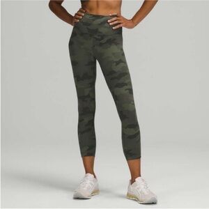 Lululemon Wunder Train Crops 23”